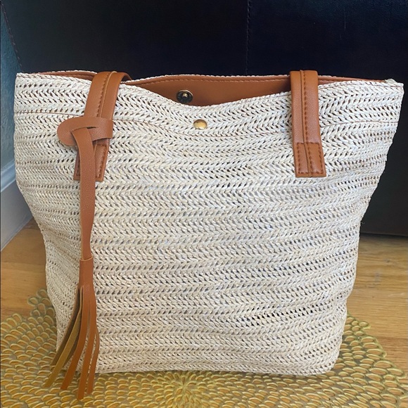 🆕LAST ONE!🛍 Summer Straw Tassel Charm Handbag - Picture 2 of 5